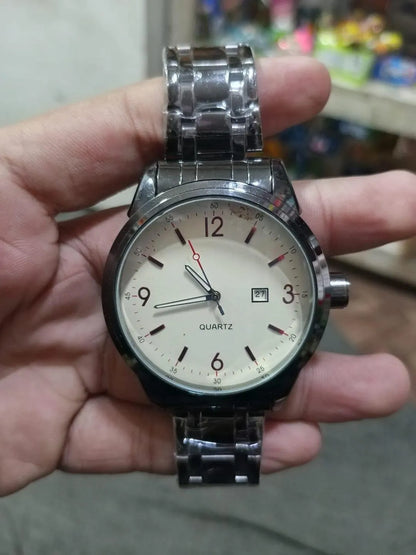 Classic Analog Wristwatch with Cream Dial & Stainless Steel Band