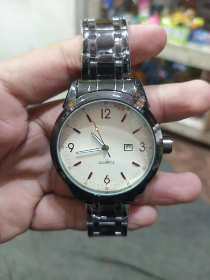 Classic Analog Wristwatch with Cream Dial & Stainless Steel Band